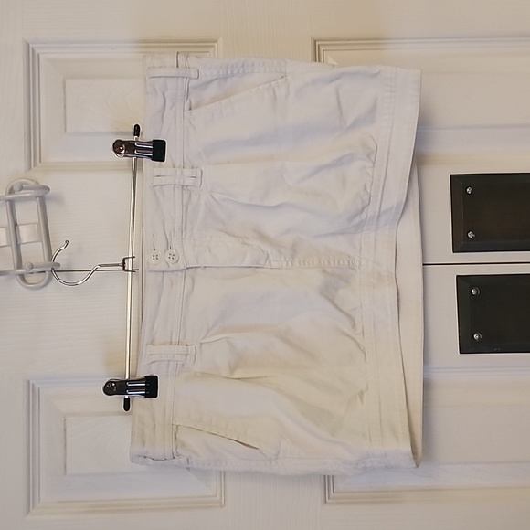 Abercrombie & Fitch Dresses & Skirts - Abercrombie & Fitch Low-Rise Mini Skirt. Size:6